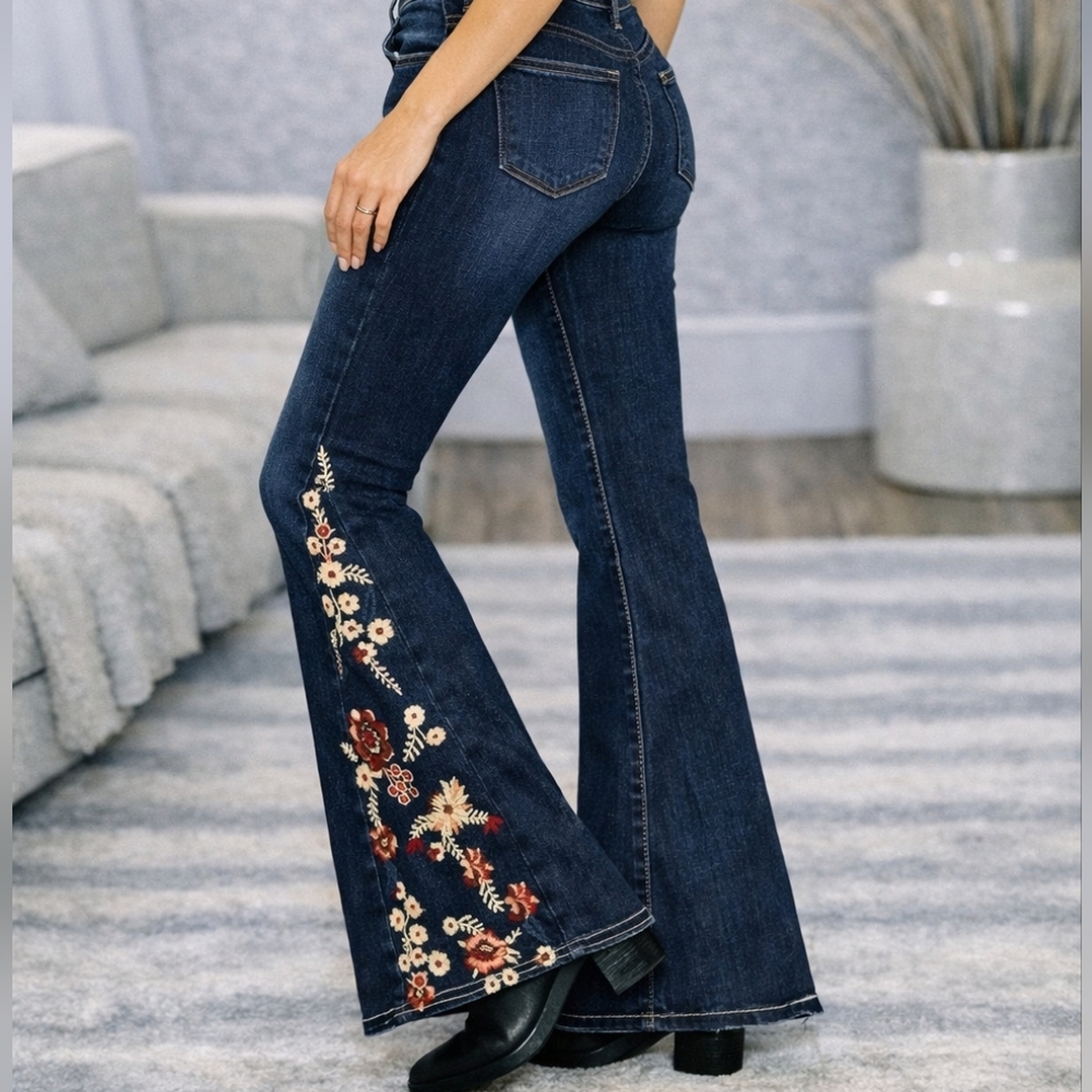 NWOT Free People Farrah Driftwood Embroidered Flare Jeans High Rise 27 4 Dark